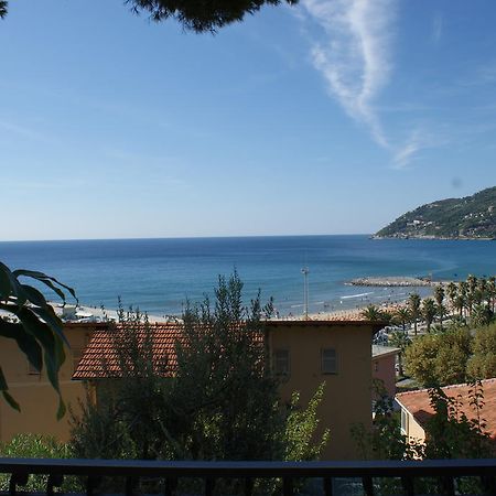 Appartamenti La Pineta Marina dʼMarina dʼAndora Buitenkant foto