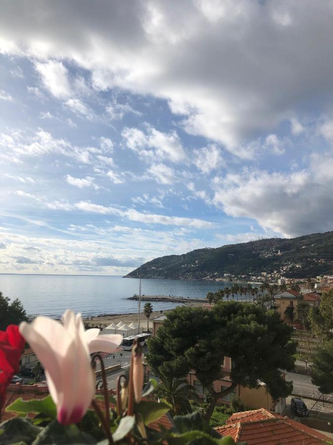 Appartamenti La Pineta Marina dʼMarina dʼAndora Buitenkant foto