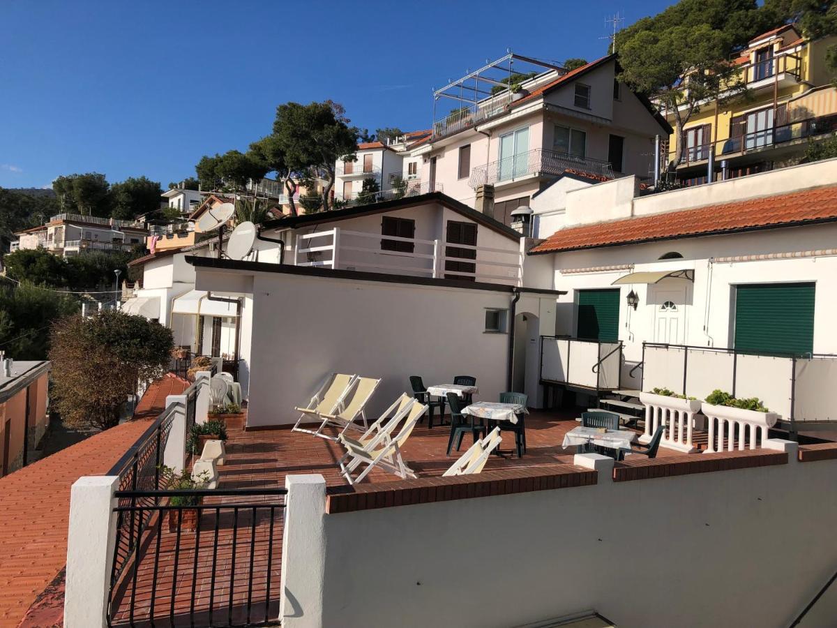 Appartamenti La Pineta Marina dʼMarina dʼAndora Buitenkant foto