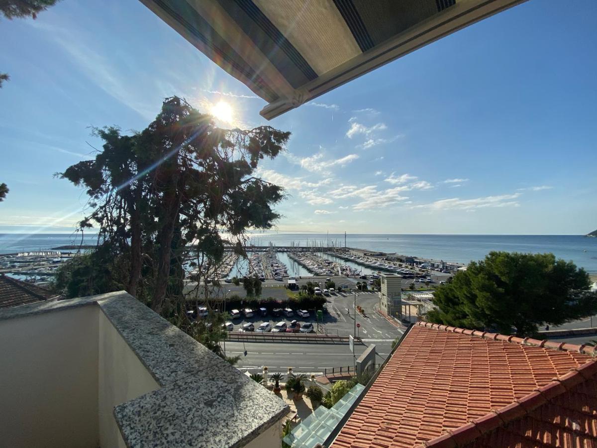 Appartamenti La Pineta Marina dʼMarina dʼAndora Buitenkant foto